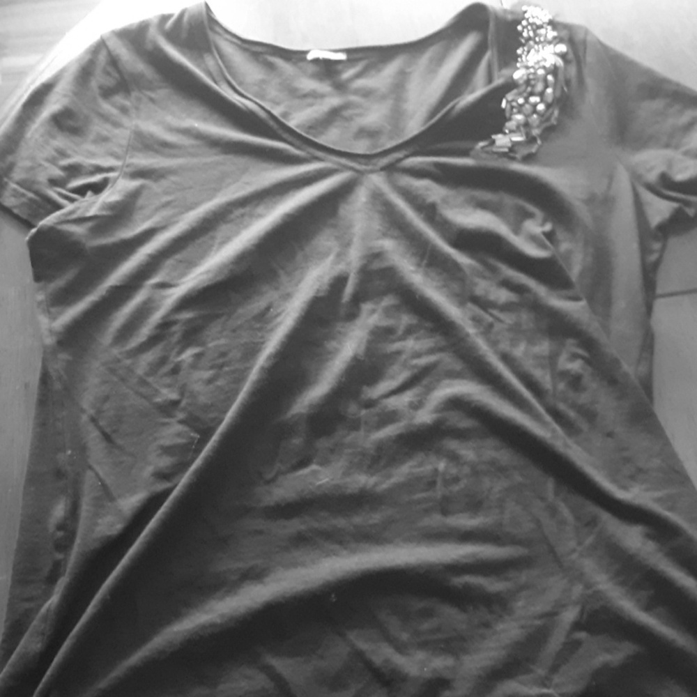 T shirt with embroidered beads and lace on shoulde